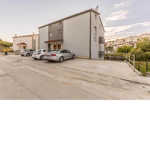 Apartments Karlo