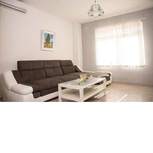 Apartments Kasalo with private garden