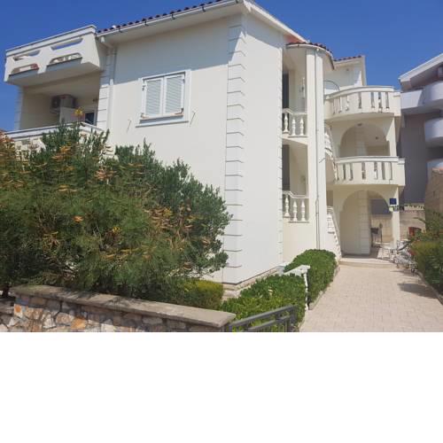 Apartments Kate - Novalja