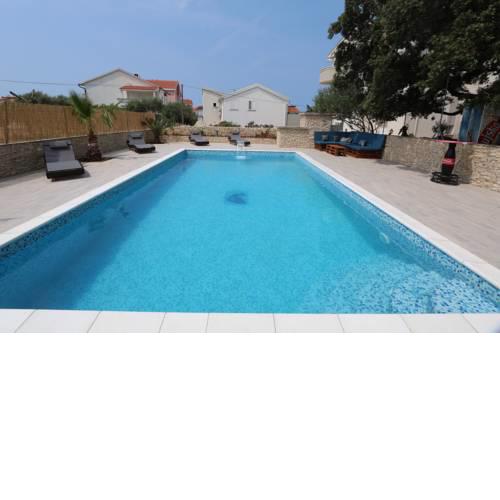Apartments Knežević Novalja