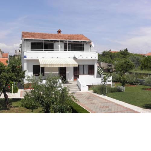 Apartments Kuce
