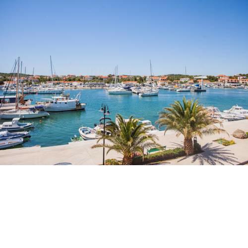 Apartments Lapov - first row to the sea