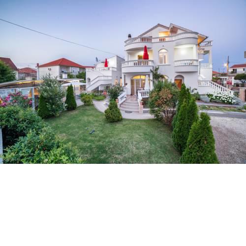 Apartments Lipic
