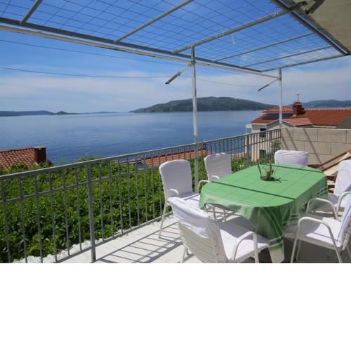 Apartments Lovrić - 30 meters to the beach