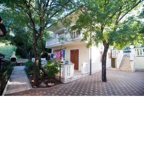 Apartments Luka