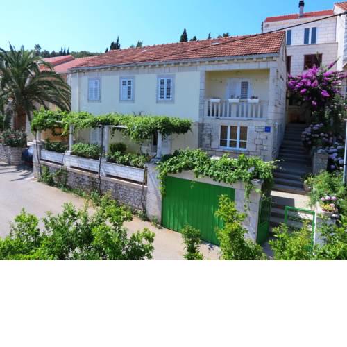 Apartments Lumbarda