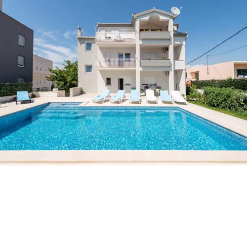 Apartments Maestral