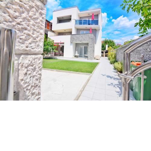 Apartments Maritea