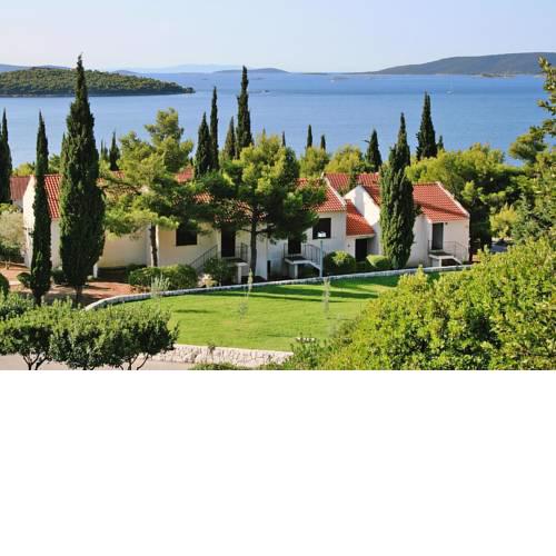 Apartments Medena Trogir - Seget Donij - CDM03041-DYB