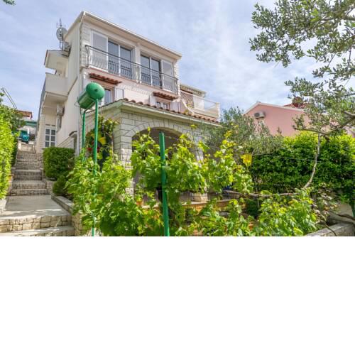 Apartments Meira
