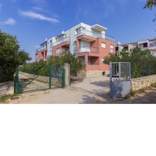 Apartments Miki & Roza