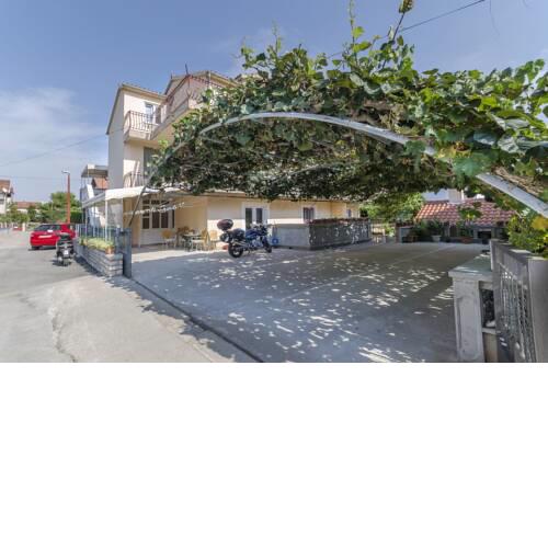 Apartments Mira