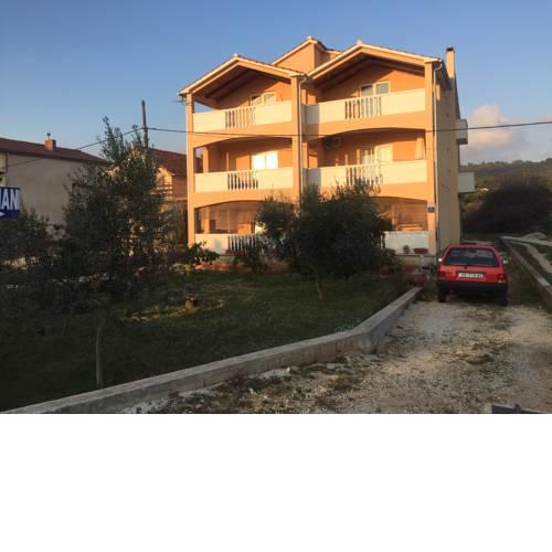 Apartments Mladenka