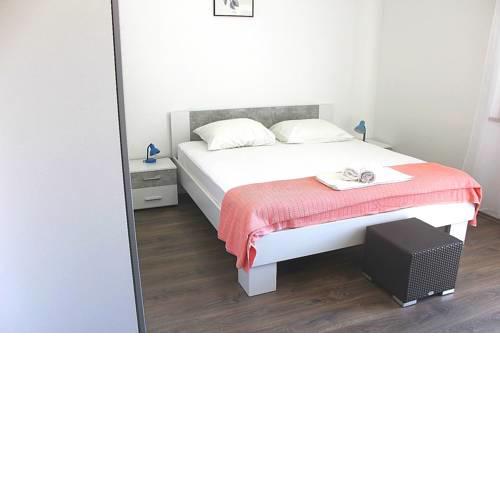 Apartments Murter01