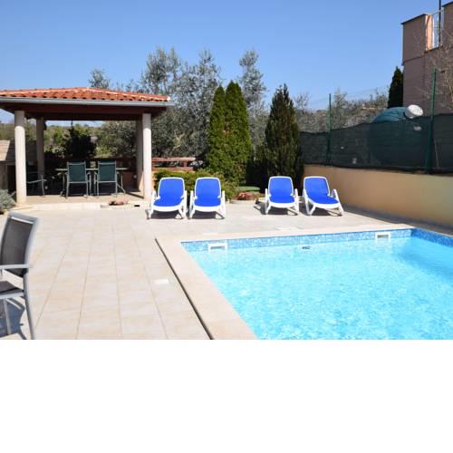 Modern Apartment in Pula with Swimming Pool