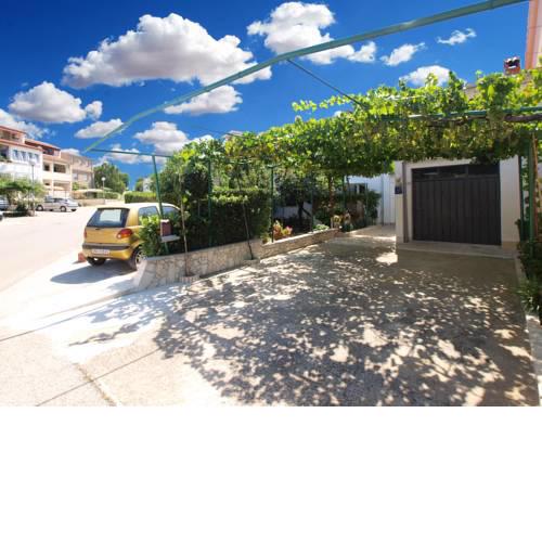 Apartments Nevina 1230