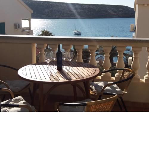 Apartments next to sea Maris