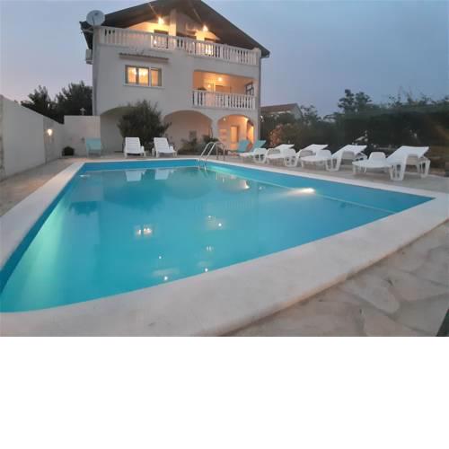 Apartment "Nika" with private pool