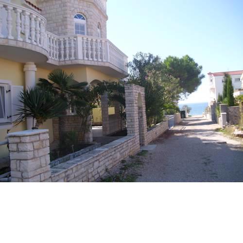 One bedroom apartment 100 m away from sand beach - hedi