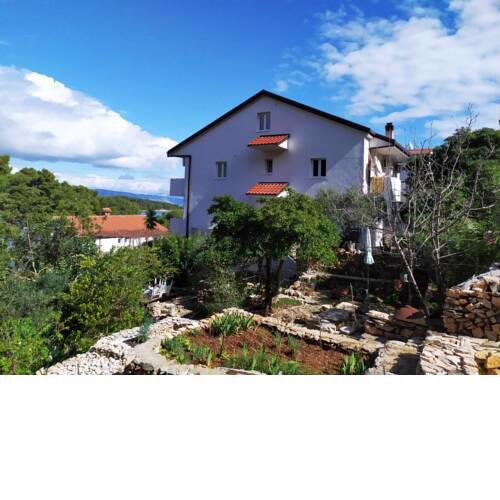 Apartments Nikolina - quiet area near beaches