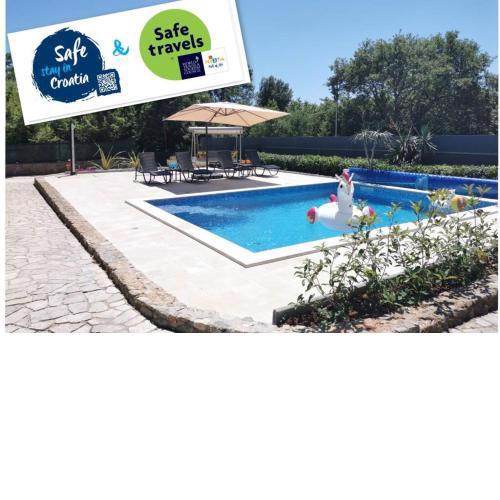 Apartments Nina (6 persons) - Swimming pool
