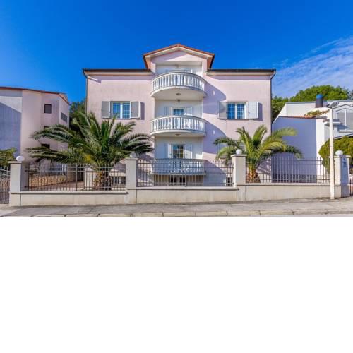 Apartments Ori