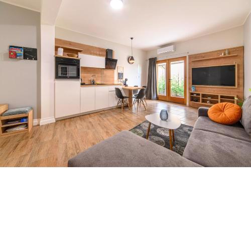 Apartments ORSULA near old town and beach