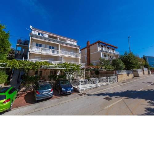 Apartments PERA