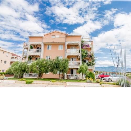 Apartments Peris Resort