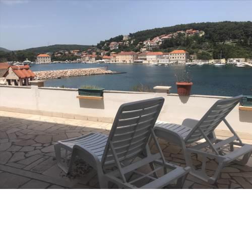 Apartments Peronja Jelsa Seafront