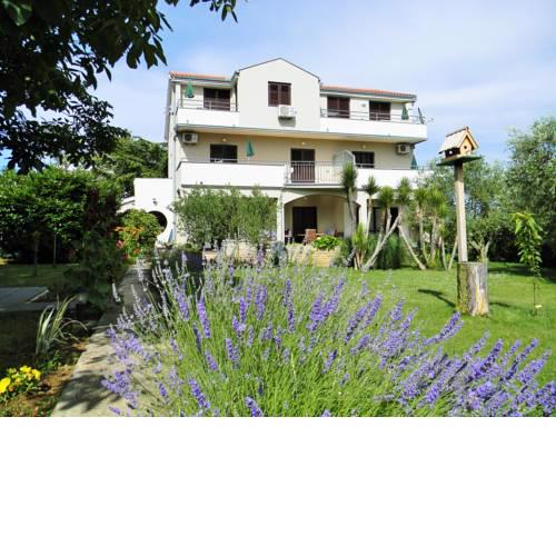Apartments Peroš I