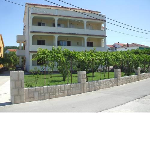 Apartments Pičuljan