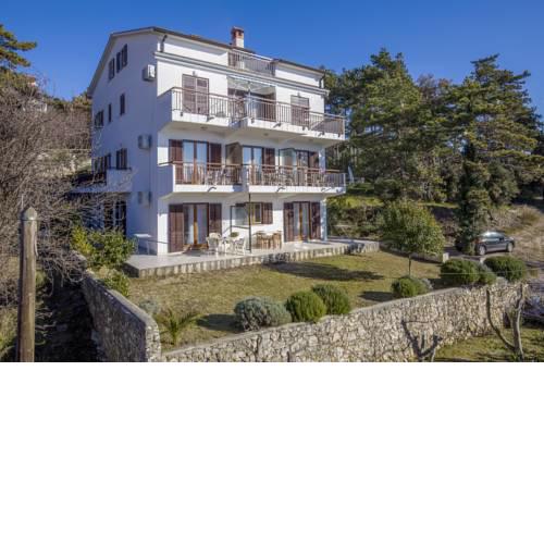Apartments Pino Rabac