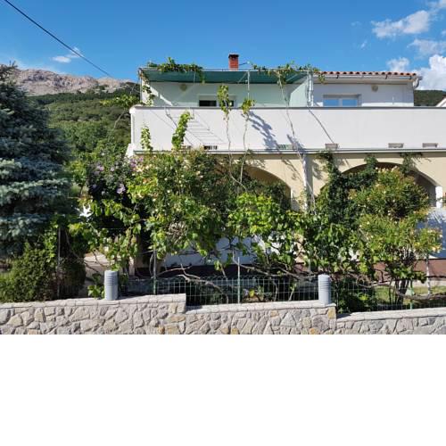 Apartments Polic