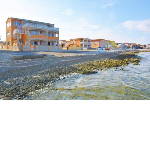 Apartments Por
