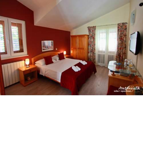 Apartment & Rooms Antonijela