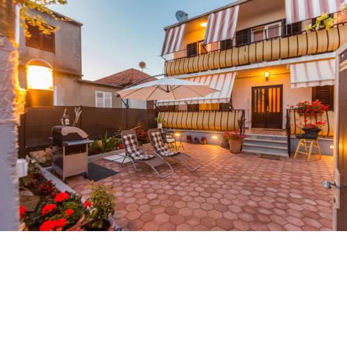 Apartments & Rooms Hosana