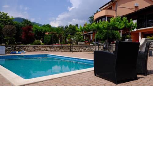 Apartments & Rooms Lidia