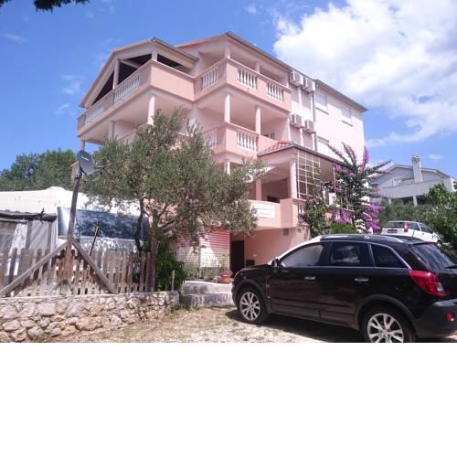 Apartments & Rooms Marela