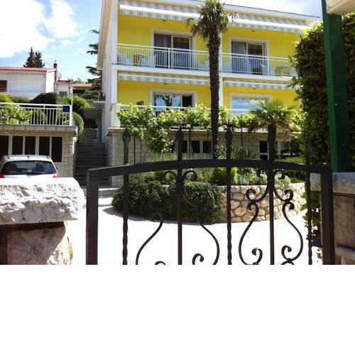 Apartments & Rooms Marina