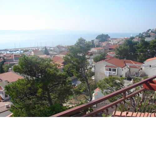 Apartments and rooms Roza