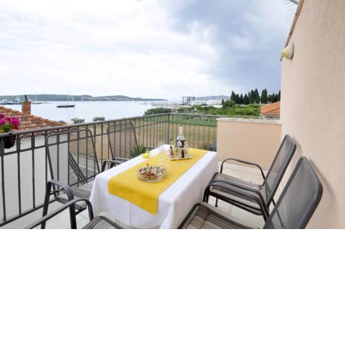 Apartments Roza