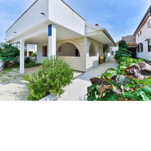 Apartments Salitrežić