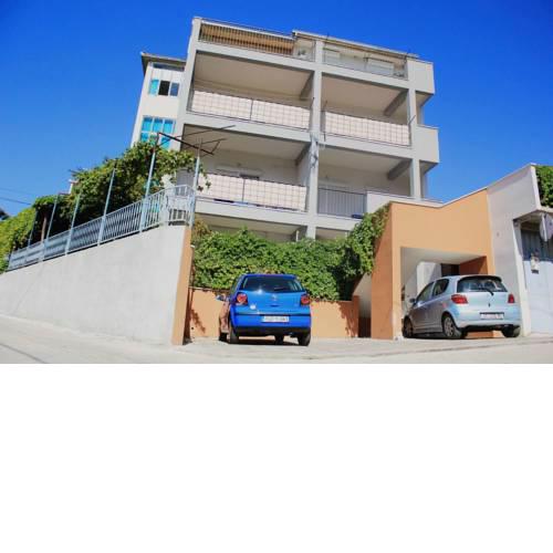 Apartments Šarić