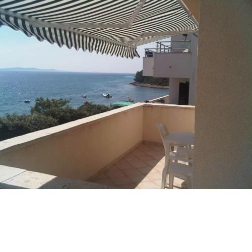 Apartment next to beach with AC, WiFi, parking