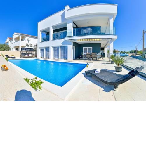 Apartments Sunny by the Sea