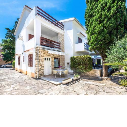 Apartments Tatjana in Novalja near the beach
