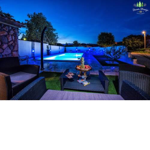 Apartments Tisno
