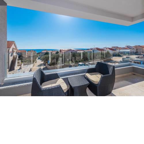 Apartments Tomana
