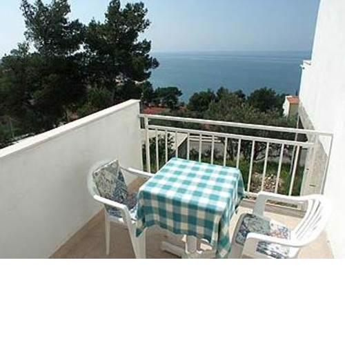 Apartments and rooms Vedra